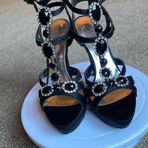 SH104 Bakers heels size 8